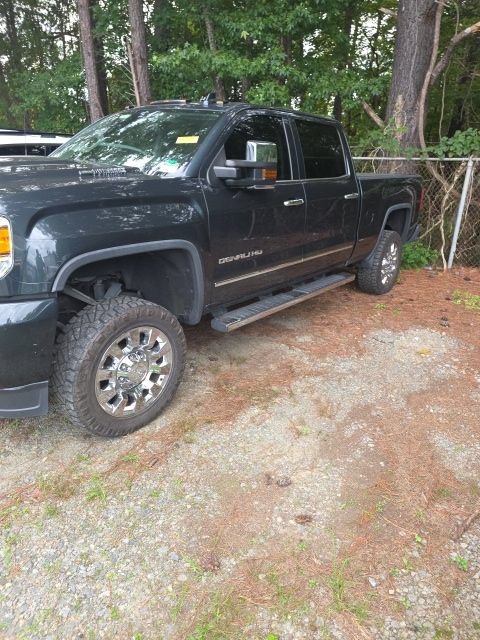 Used 2018 GMC Sierra 2500 Denali w/ Duramax Plus Package AWD/4WD image 4
