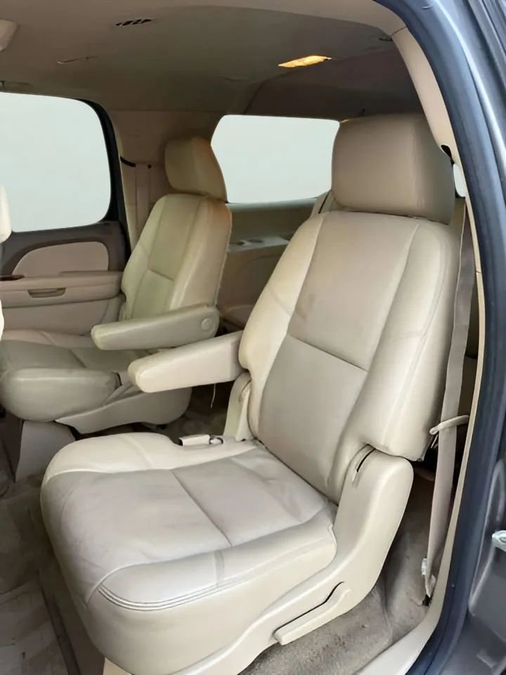 Used 2011 Chevrolet Suburban LTZ image 32