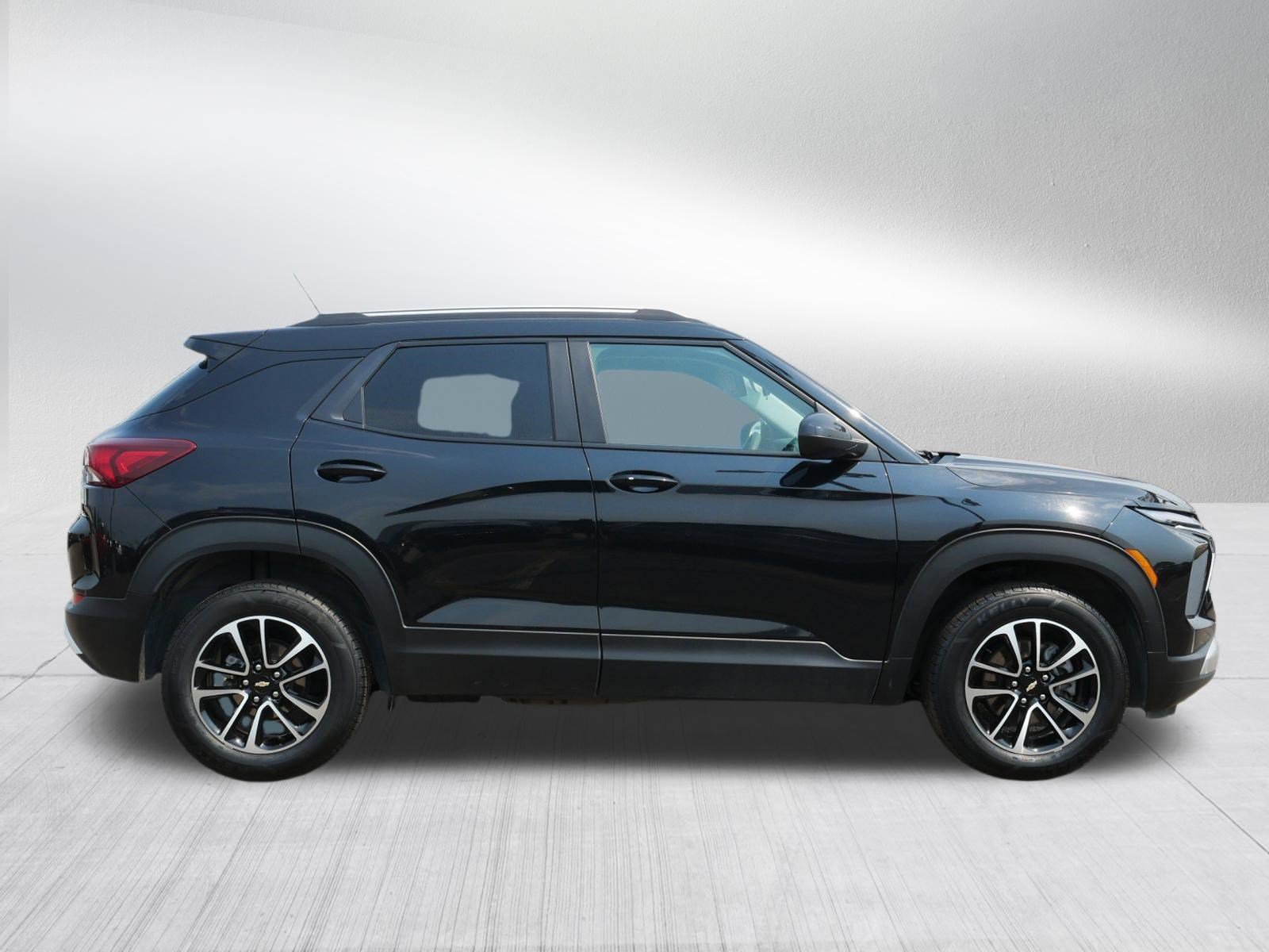 Used 2025 Chevrolet TrailBlazer LT AWD/4WD image 8