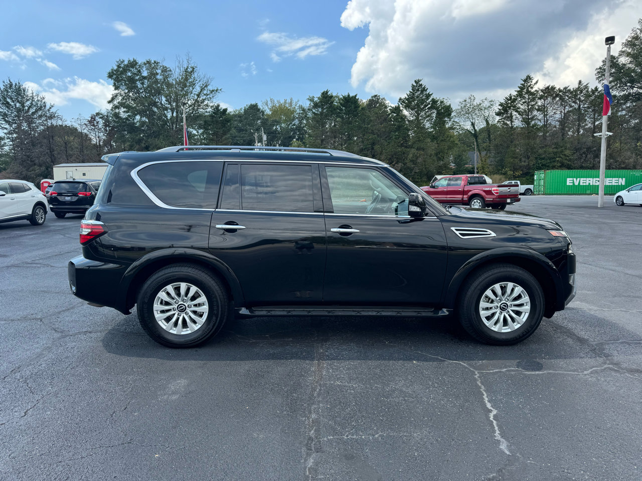 Used 2023 Nissan Armada SV image 5