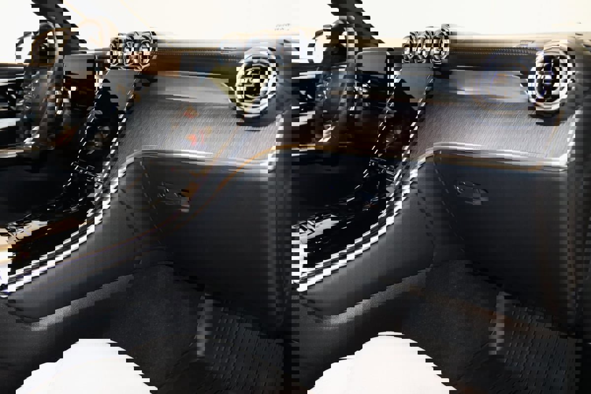 Used 2025 Mercedes-Benz GLC 300 4MATIC Coupe image 76