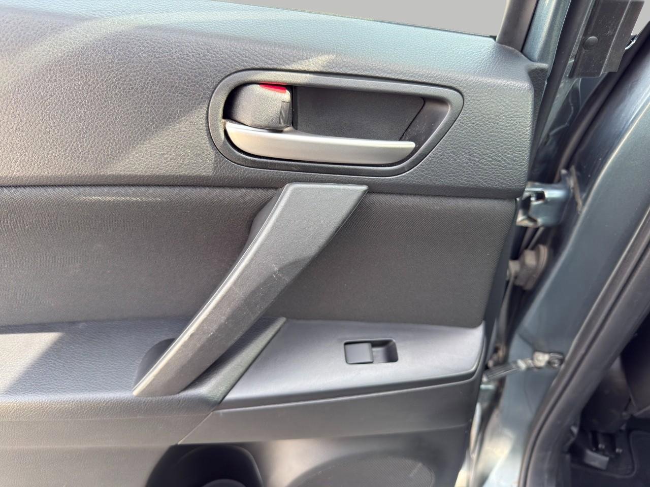 Used 2013 MAZDA MAZDA3 i Touring image 20