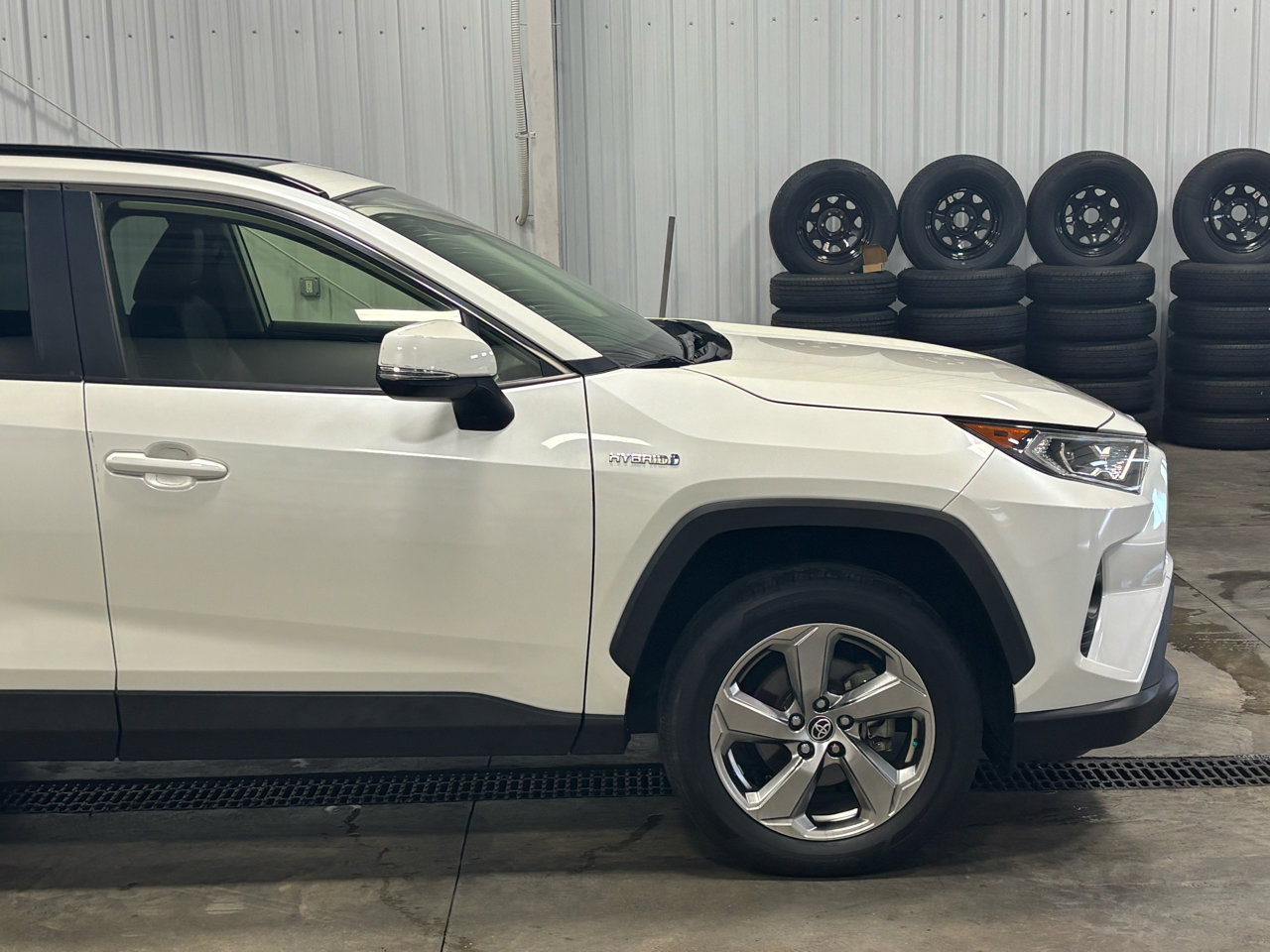 Used 2021 Toyota RAV4 XLE Premium image 17