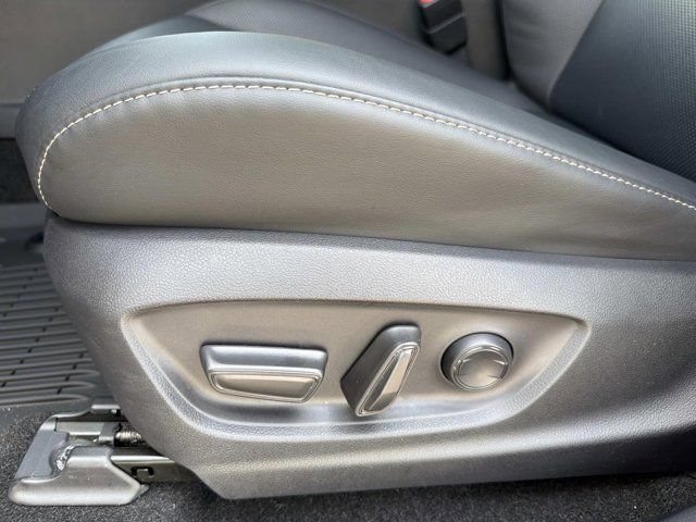 Certified 2025 Toyota Crown AWD/4WD image 10