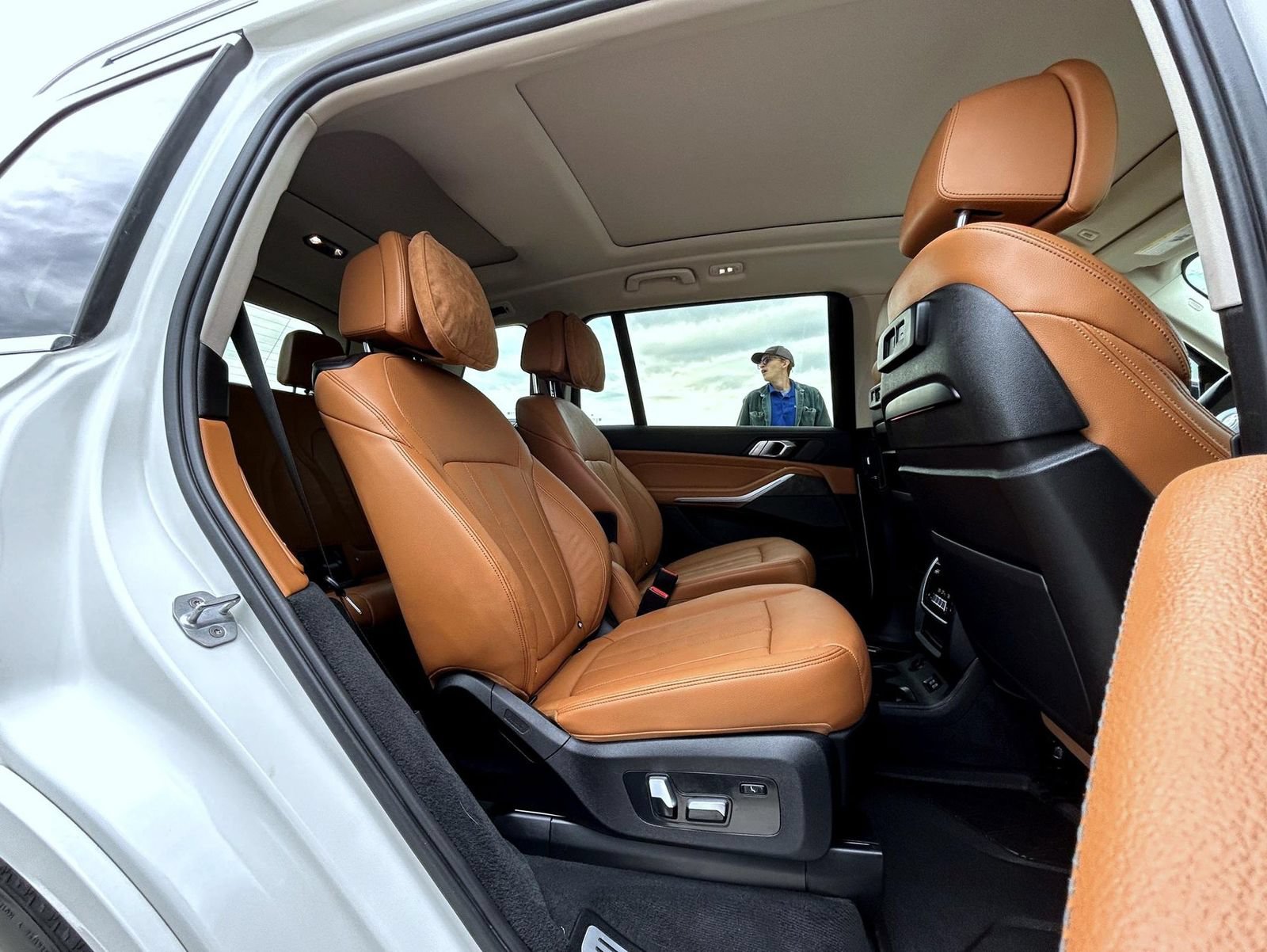 Used 2020 BMW X7 xDrive40i w/ Premium Package AWD/4WD image 18