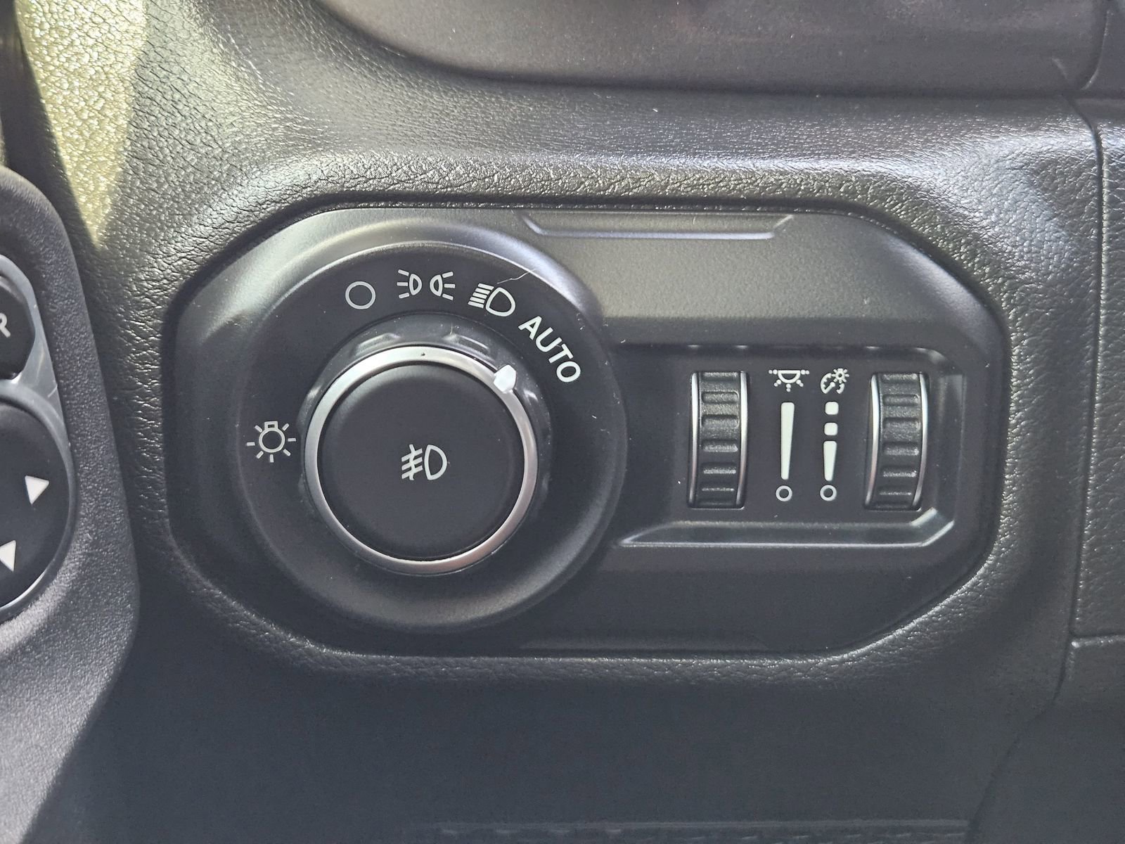 Used 2021 Jeep Wrangler Unlimited Sahara image 24