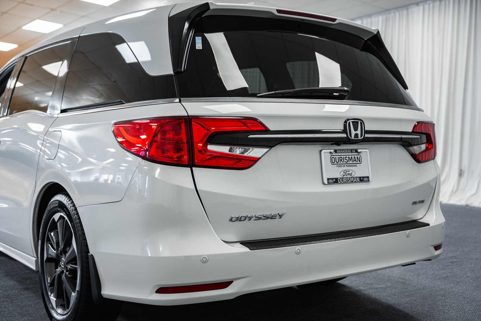 Used 2023 Honda Odyssey Elite image 5