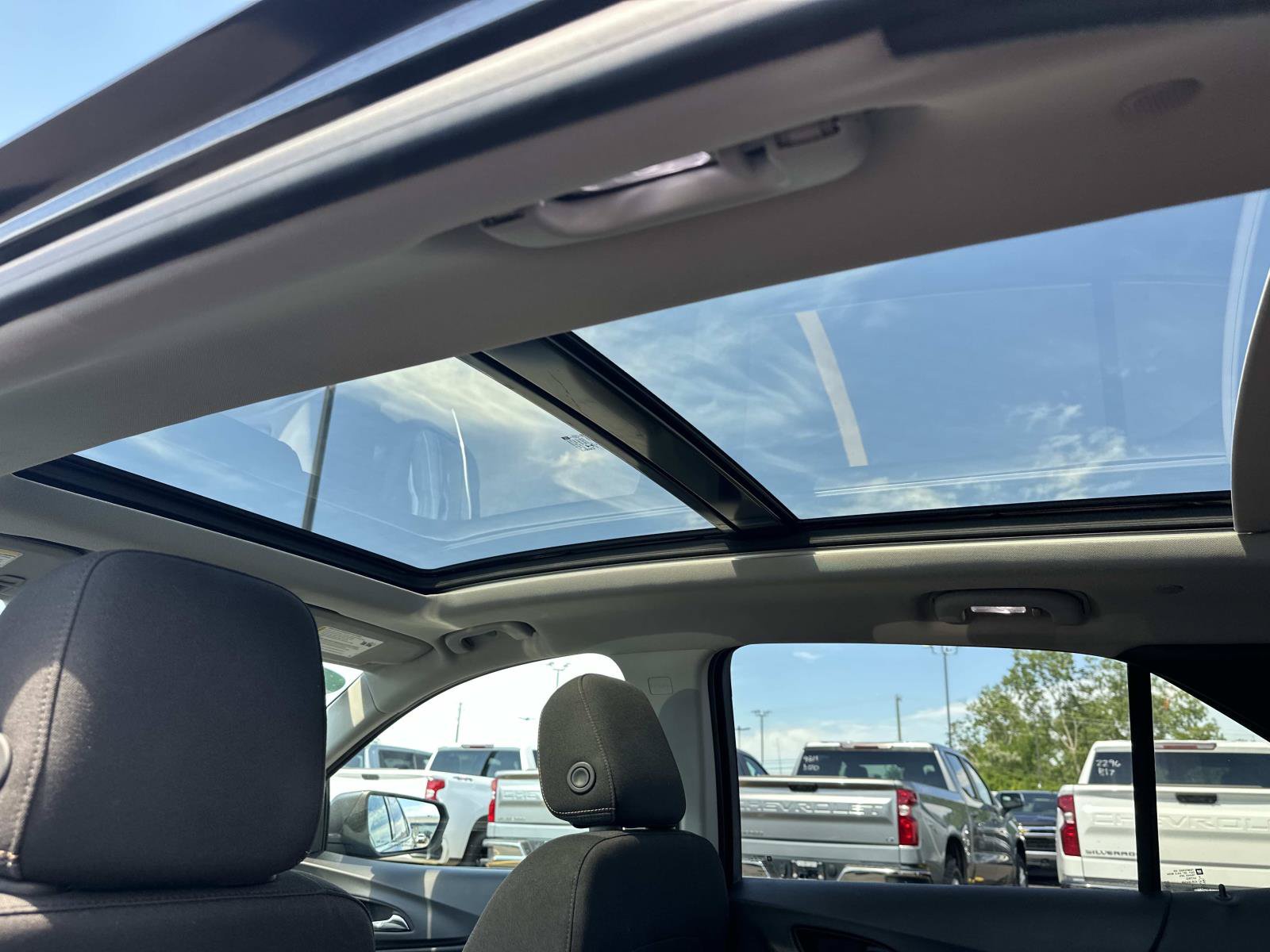 Used 2019 Chevrolet Equinox LT w/ Sun & Navigation Package FWD image 12