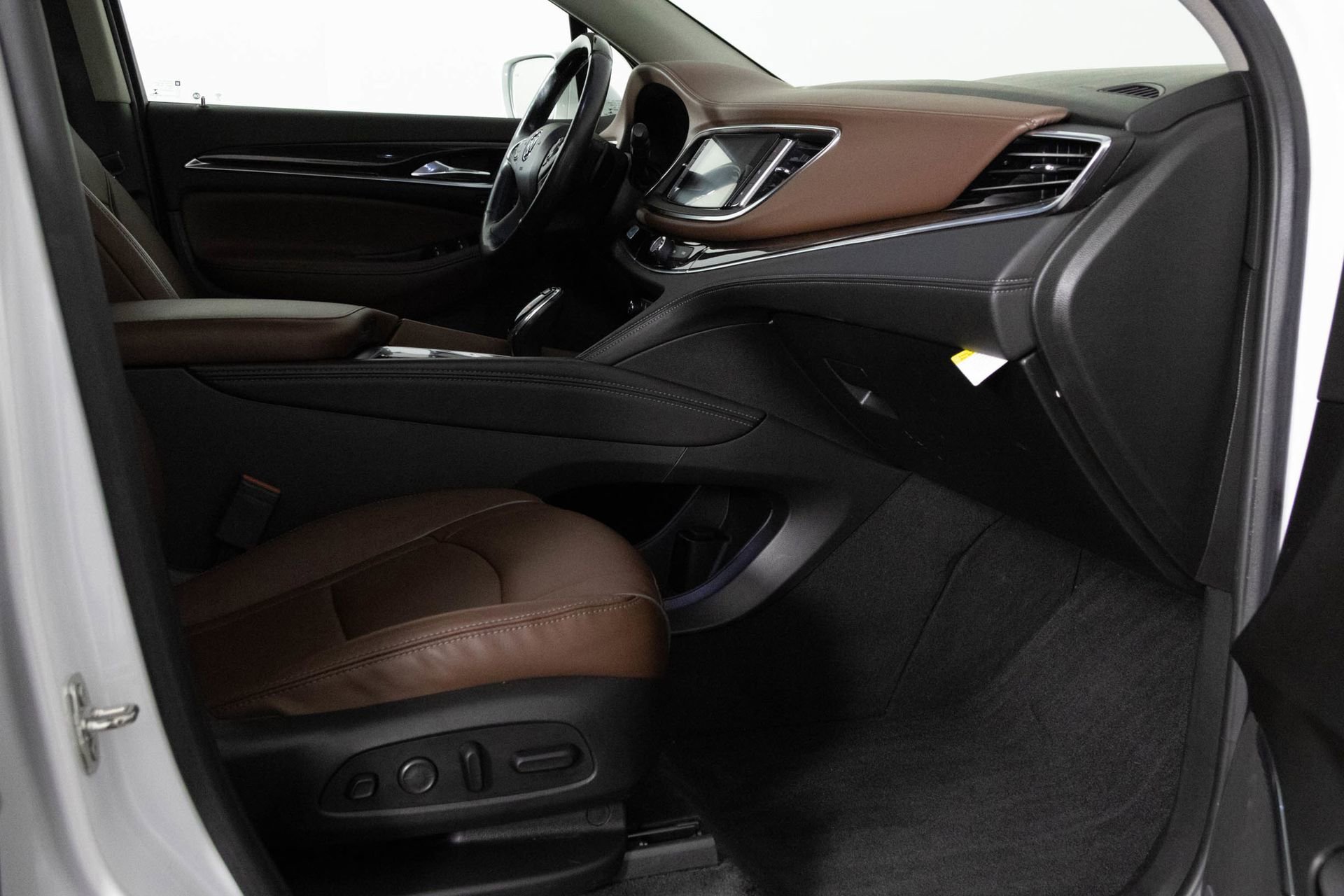 Used 2020 Buick Enclave Avenir w/ Avenir Technology Package image 40