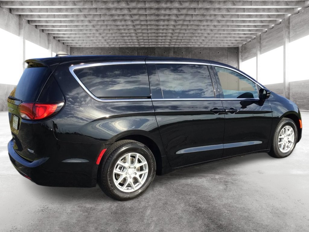 New 2027 Chrysler Pacifica LX FWD image 5