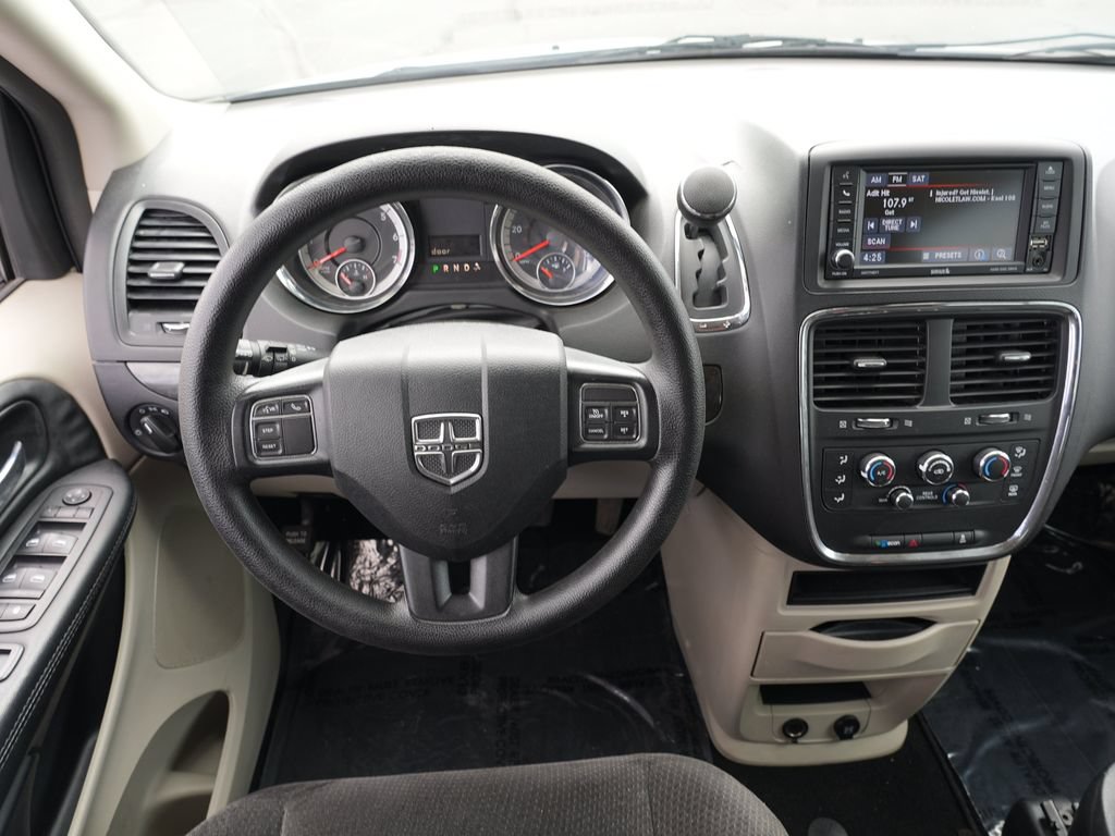 Used 2018 Dodge Grand Caravan SE w/ UConnect Hands-Free Group FWD image 19