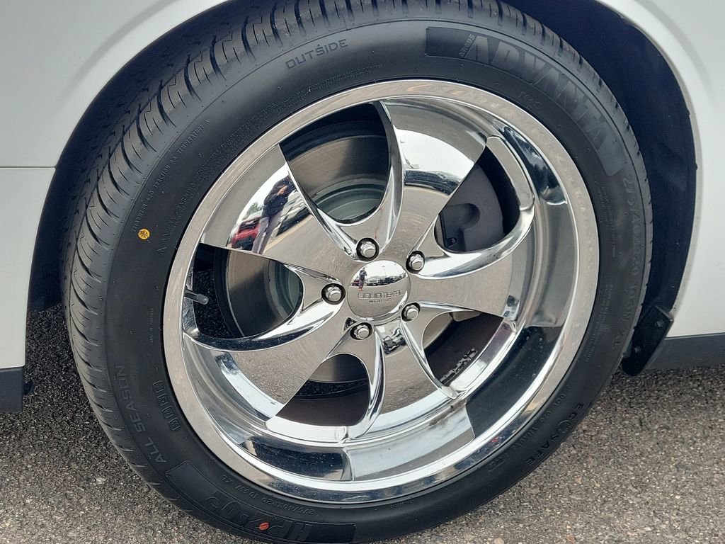 Used 2015 Dodge Challenger R/T Plus image 18