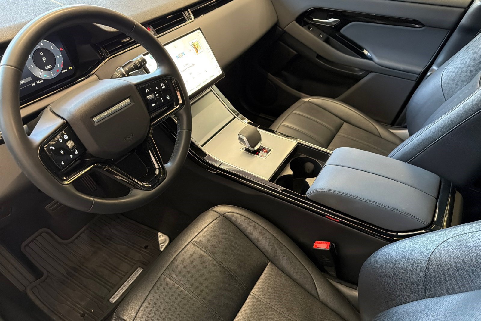 Used 2024 Land Rover Range Rover Evoque S AWD/4WD image 4