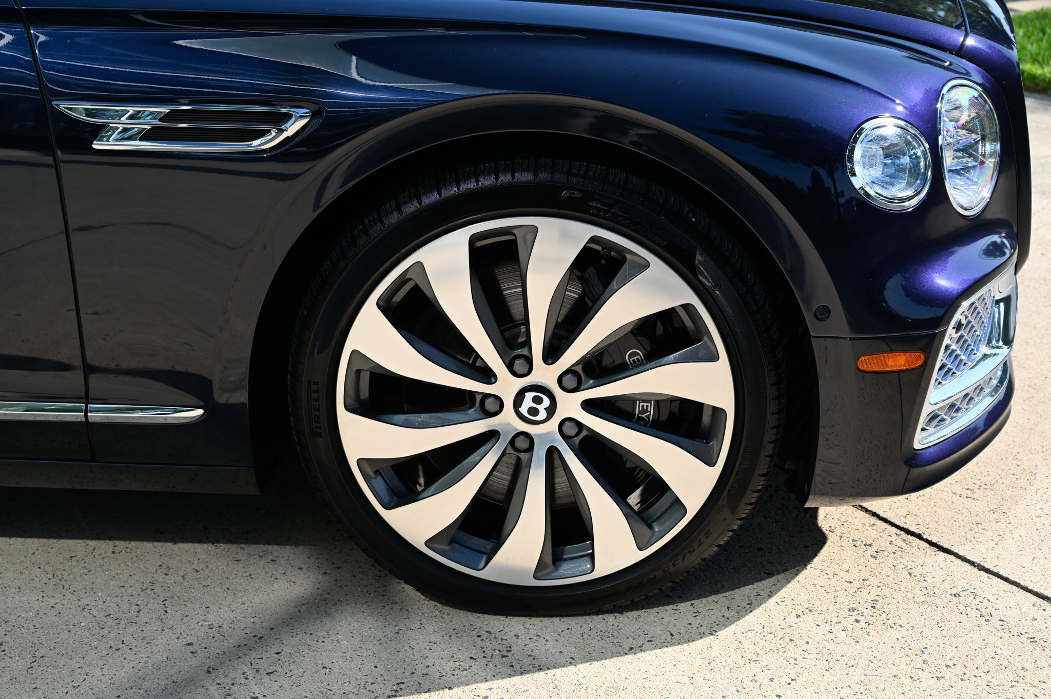 Used 2022 Bentley Flying Spur V8 AWD/4WD image 12
