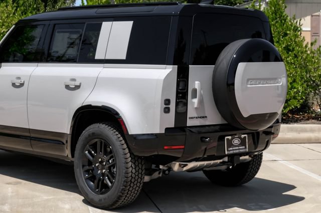 New 2026 Land Rover Defender 110 X-Dynamic SE AWD/4WD image 14