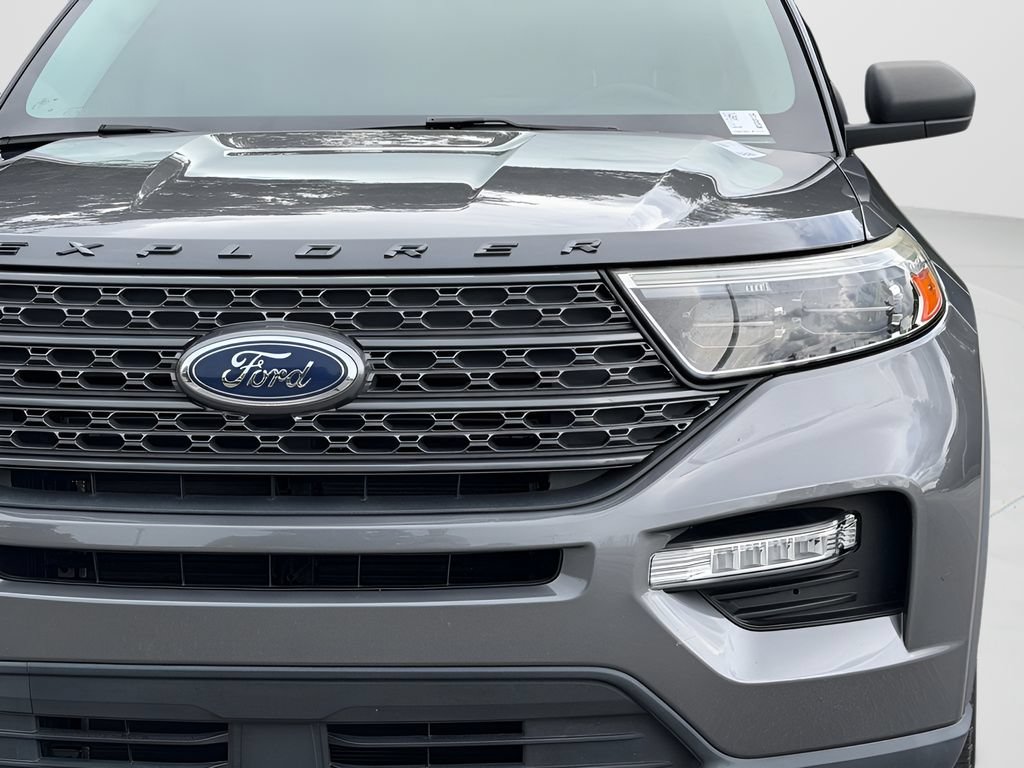 Used 2021 Ford Explorer XLT w/ Equipment Group 202A AWD/4WD image 25