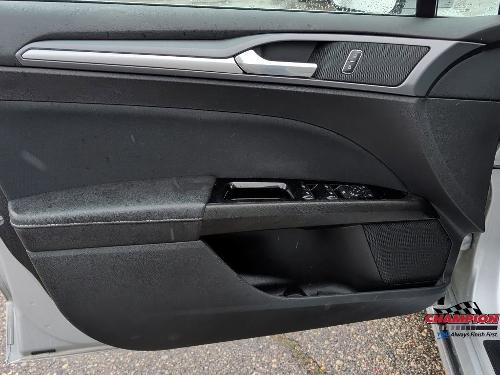 Used 2016 Ford Fusion SE image 13