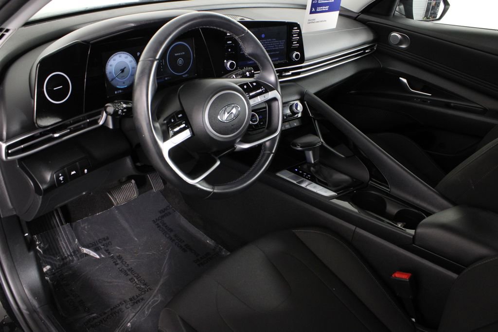 Certified 2021 Hyundai Elantra SEL w/ Convenience Package image 15