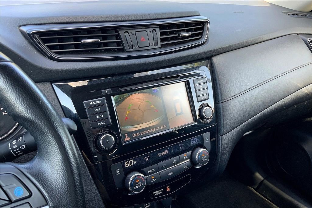 Used 2020 Nissan Rogue SV w/ Premium Package image 11