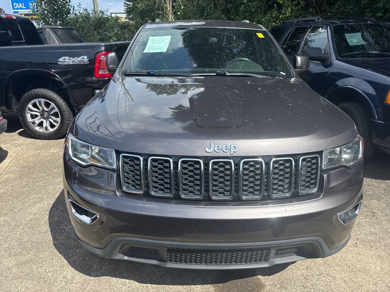Used 2021 Jeep Grand Cherokee Laredo RWD image 3