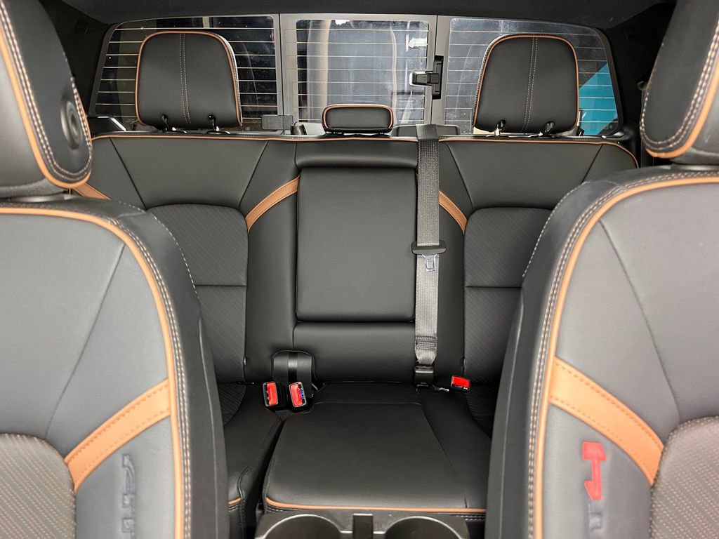 Used 2025 GMC Canyon AT4 w/ AT4 Premium Package image 21