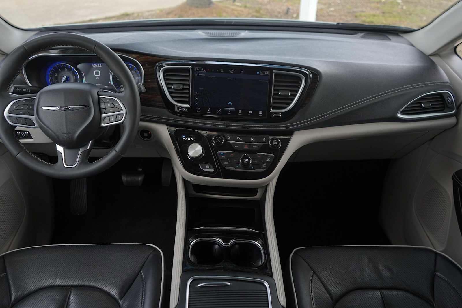 Used 2023 Chrysler Pacifica Limited FWD image 10