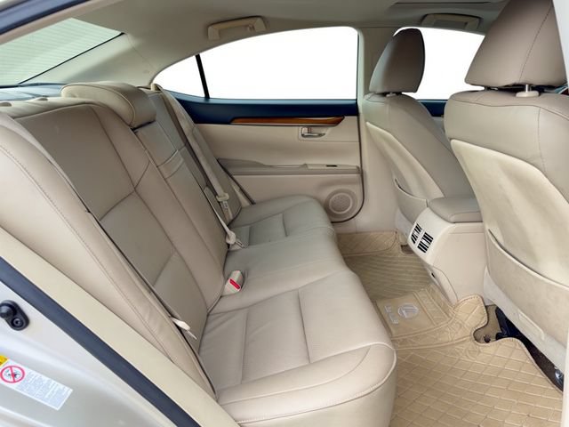 Used 2015 Lexus ES 300h w/ Navigation System Package FWD image 31