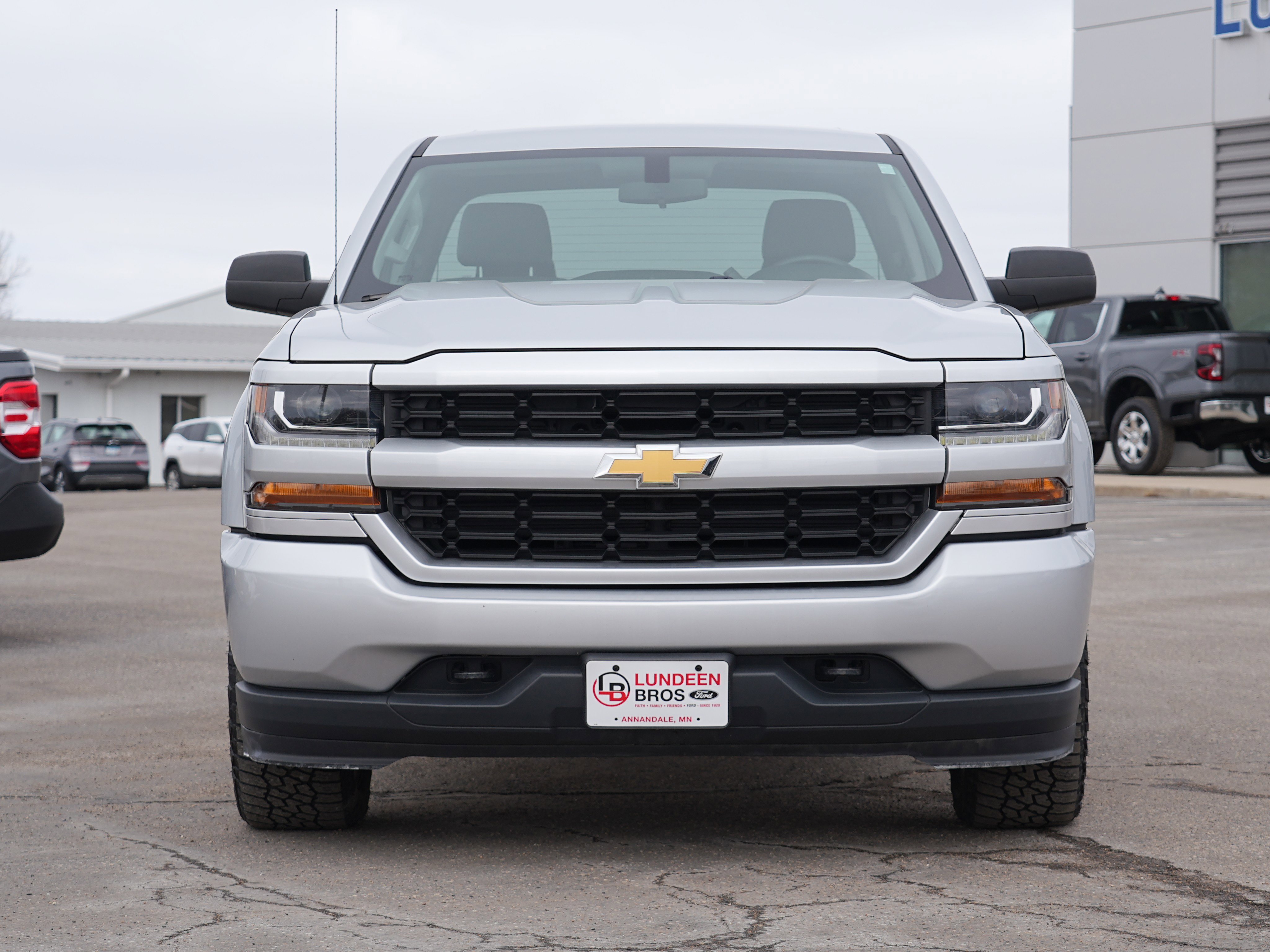 Used 2017 Chevrolet Silverado 1500 Custom image 9