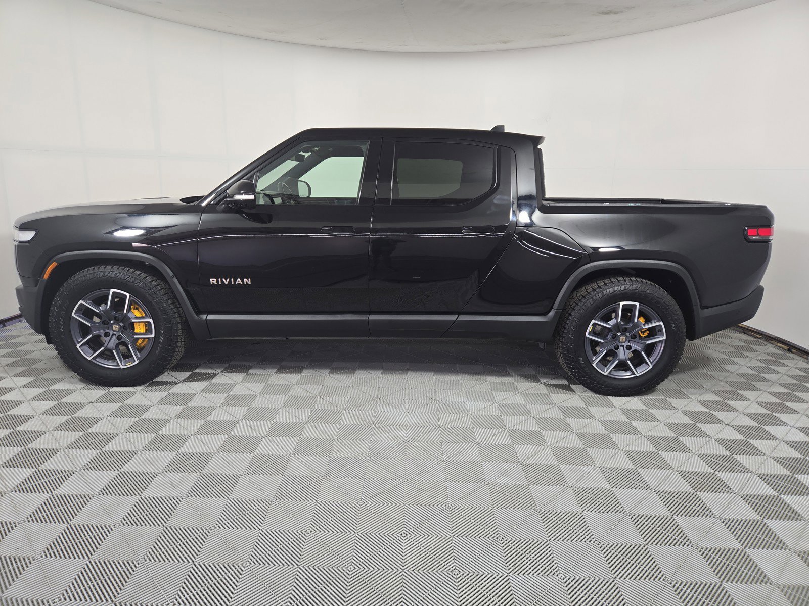 Used 2022 Rivian R1T Launch Edition image 2