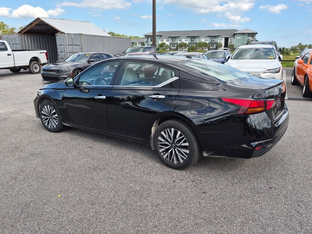 Used 2025 Nissan Altima 2.5 SV AWD/4WD image 7