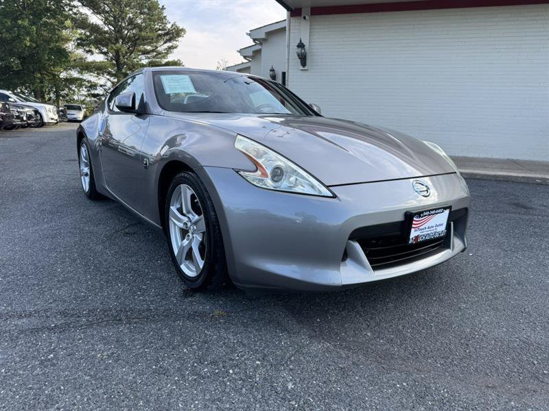 Used 2010 Nissan 370Z Touring RWD image 2