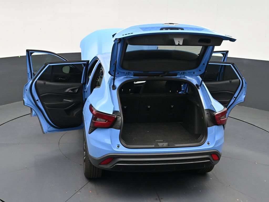 Used 2024 Chevrolet Trax RS w/ Driver Confidence Package FWD image 31