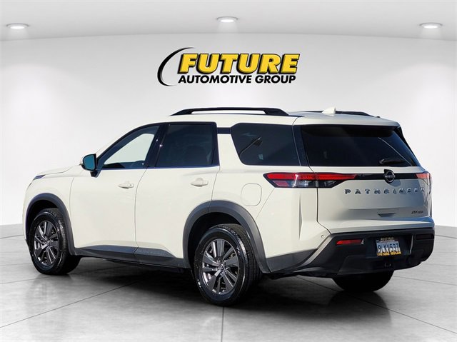Used 2024 Nissan Pathfinder SV w/ SV Premium Package image 7