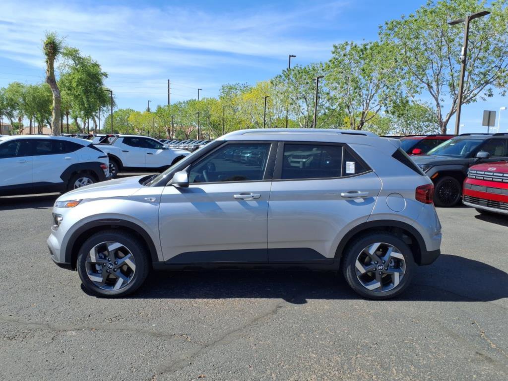 Certified 2025 Hyundai Venue SEL image 3