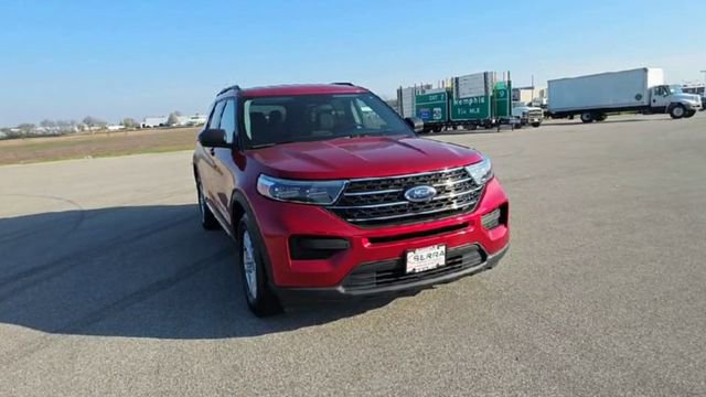 Used 2022 Ford Explorer XLT AWD/4WD image 2