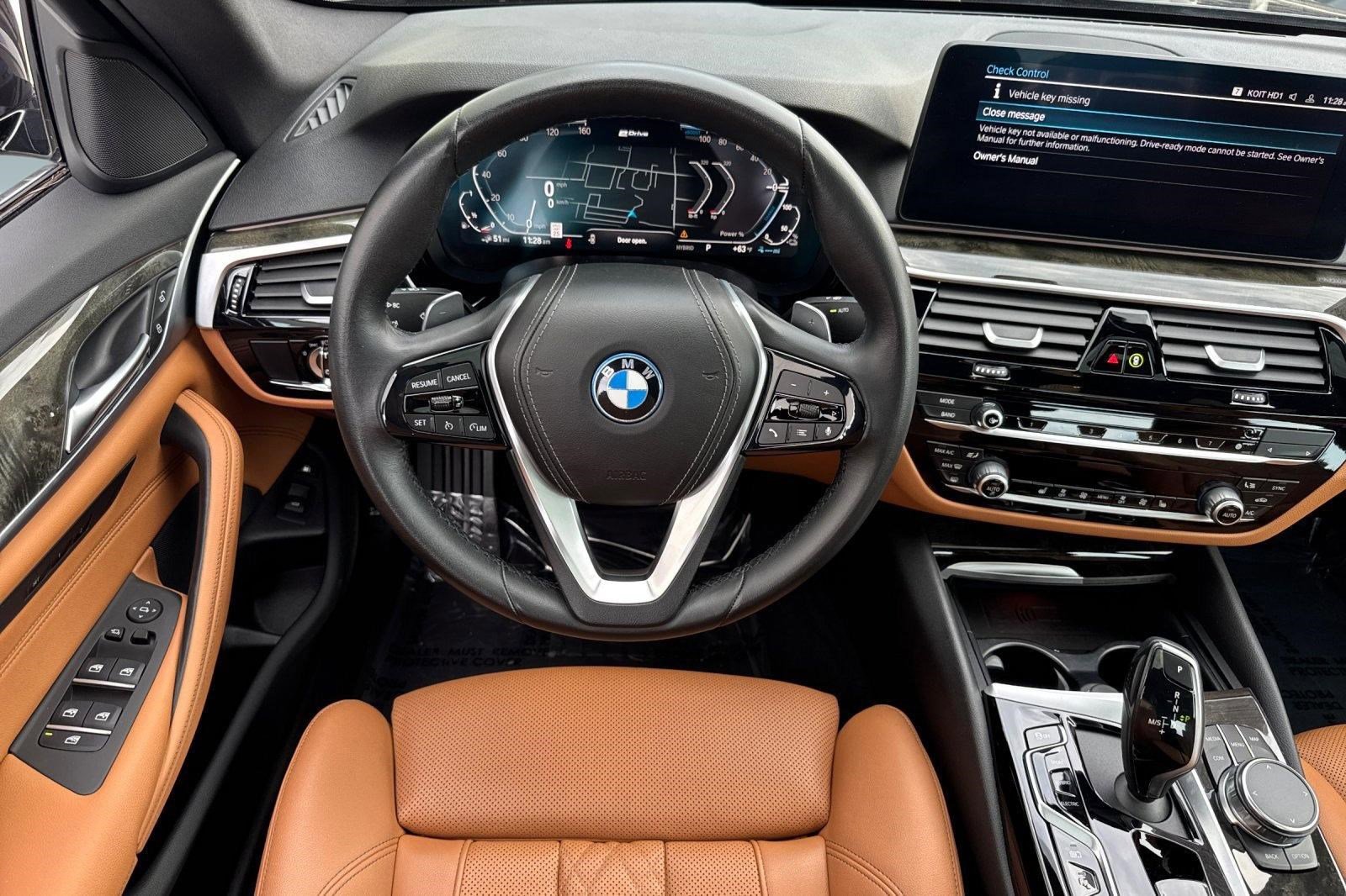 Used 2023 BMW 530e w/ Convenience Package image 28