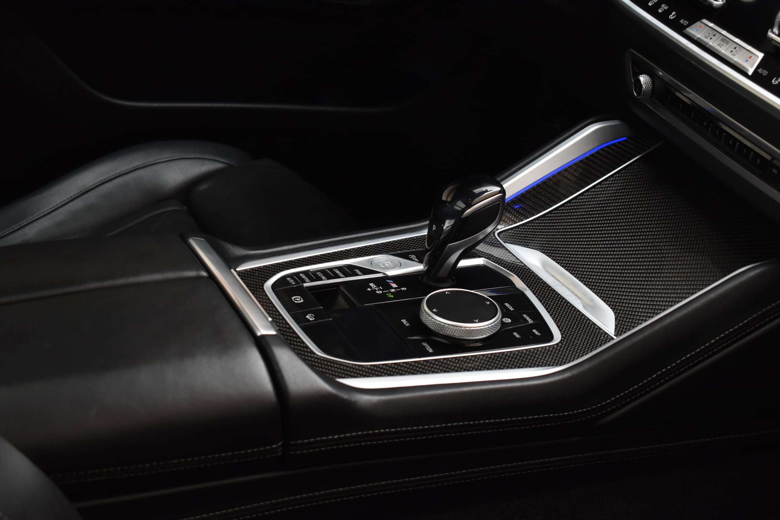 Used 2020 BMW X6 M50i w/ Executive Package image 29