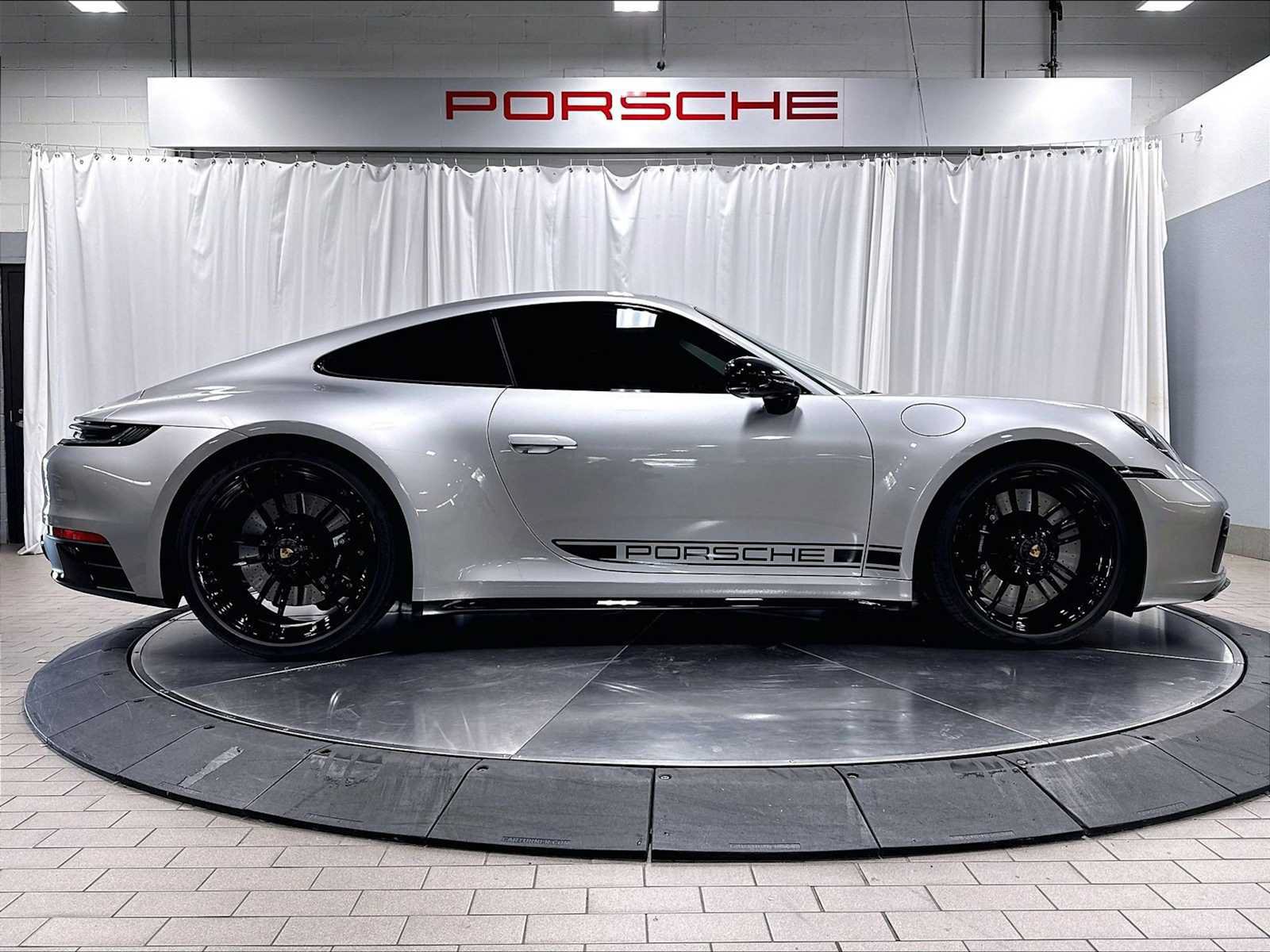 Used 2024 Porsche 911 Carrera GTS RWD image 10