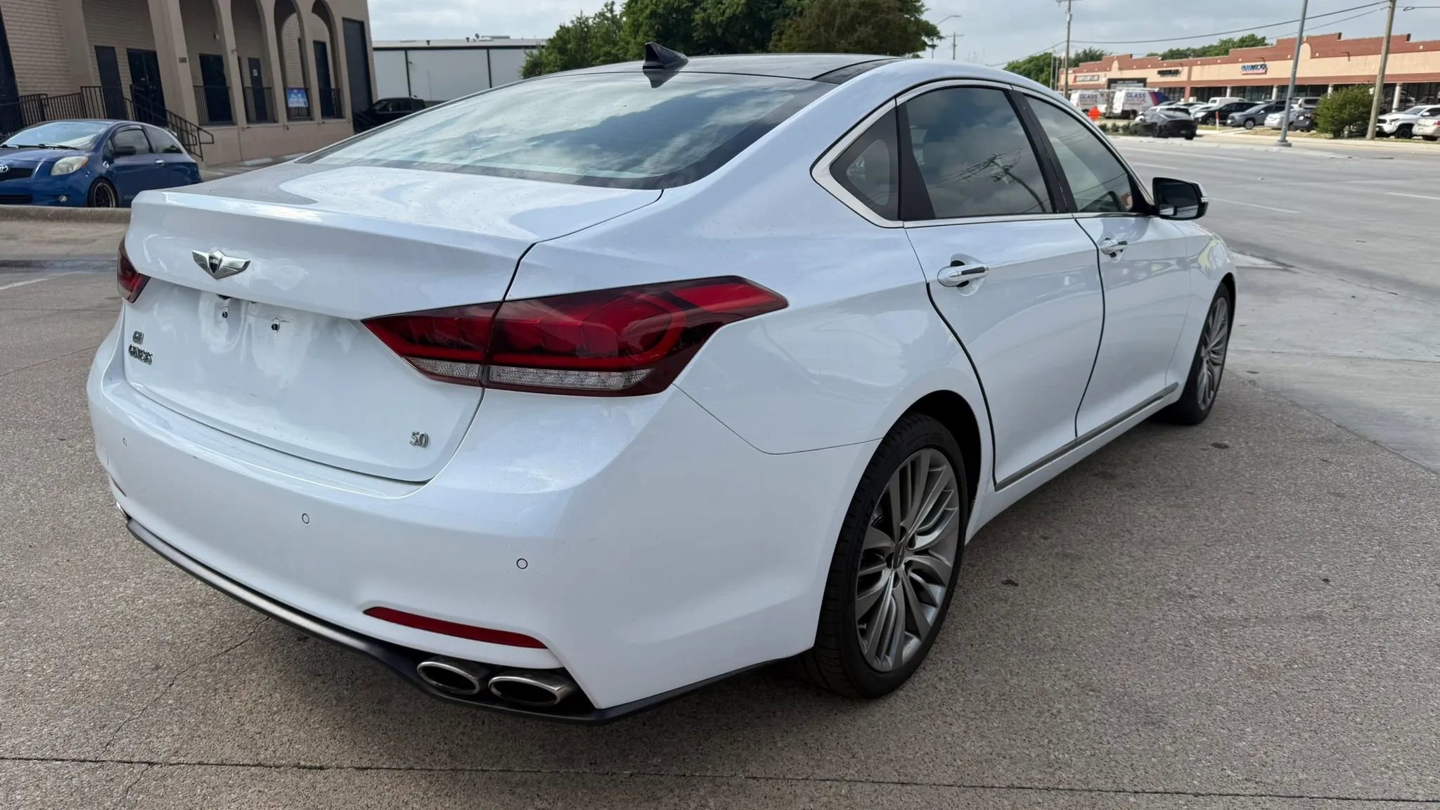 Used 2015 Hyundai Genesis 5.0 w/ Option Group 05 image 5