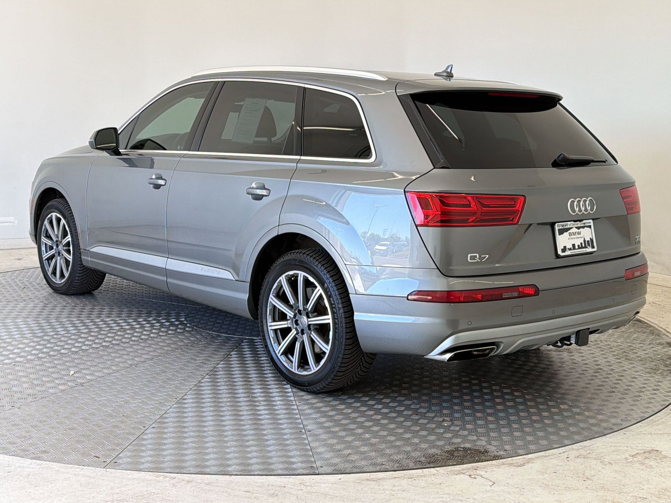 Used 2017 Audi Q7 3.0T Premium Plus w/ Premium Plus Package image 3