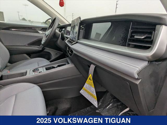 New 2025 Volkswagen Tiguan SE AWD/4WD image 19