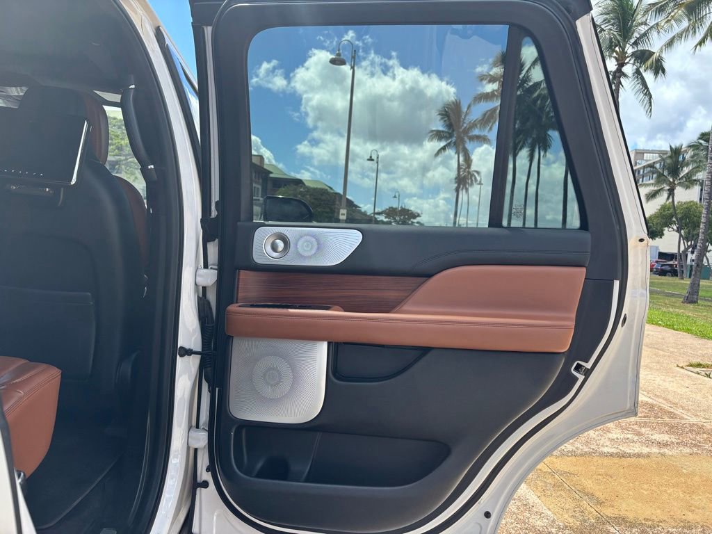Used 2019 Lincoln Navigator Reserve w/ Cargo Package AWD/4WD image 19