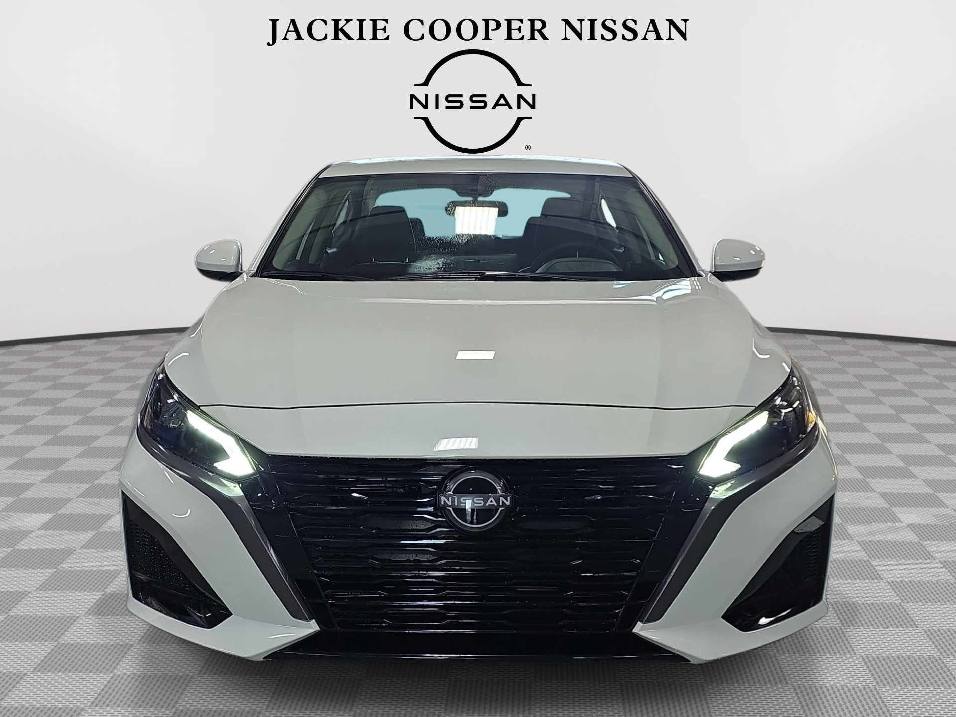 New 2027 Nissan Altima 2.5 SV FWD image 2