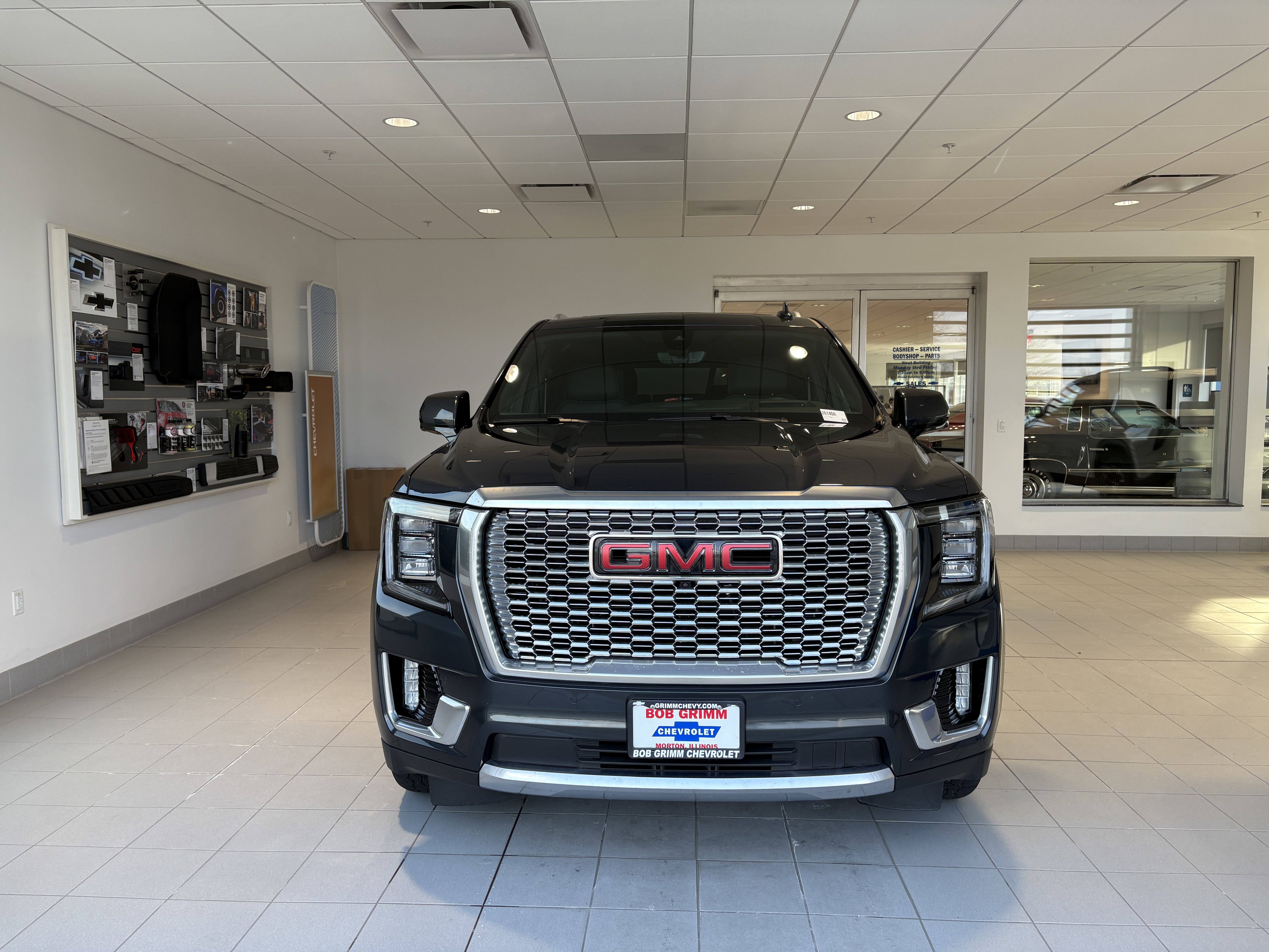 Used 2021 GMC Yukon XL Denali w/ Denali Ultimate Package image 8