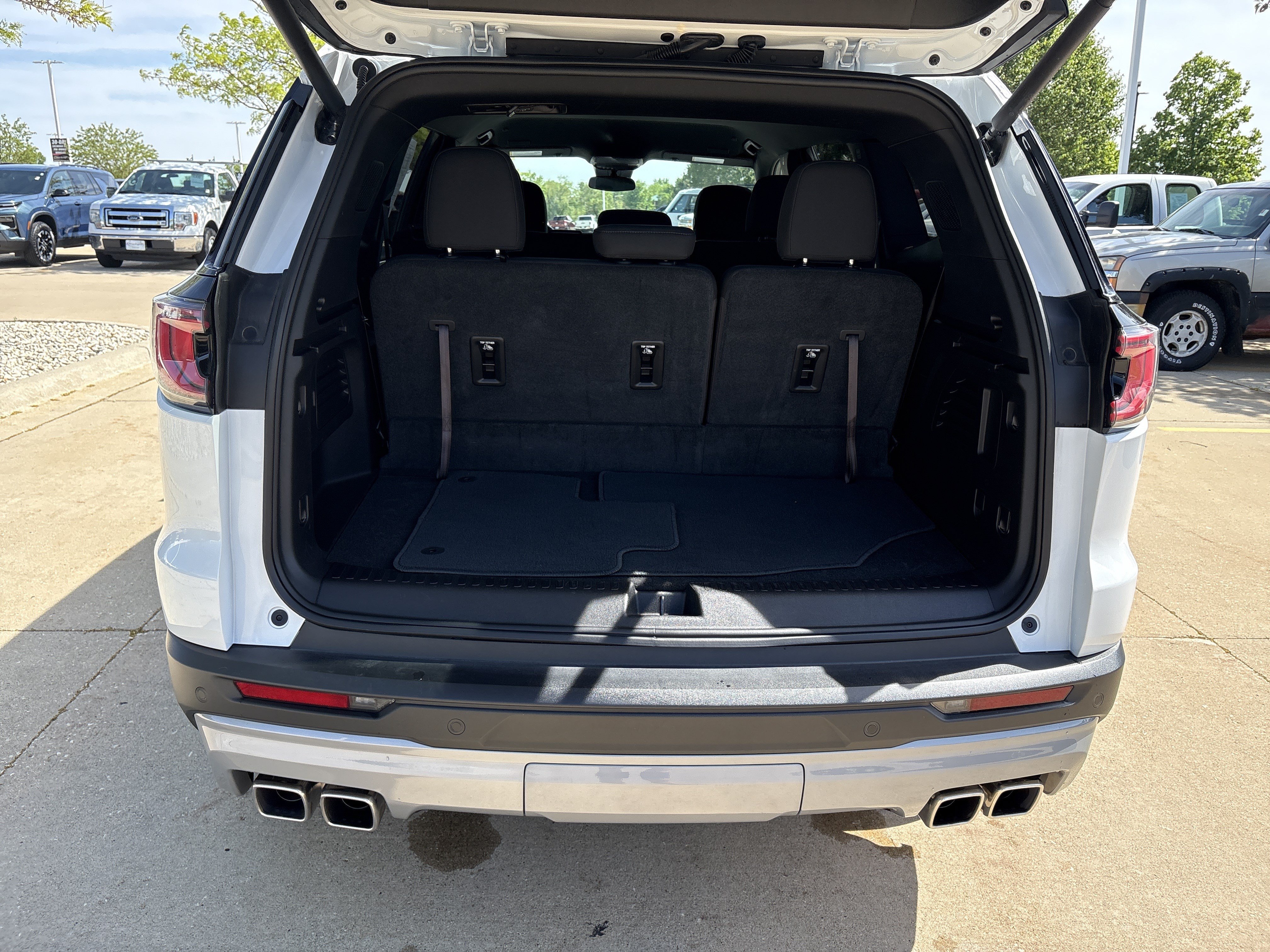 Used 2025 GMC Acadia Elevation FWD image 15