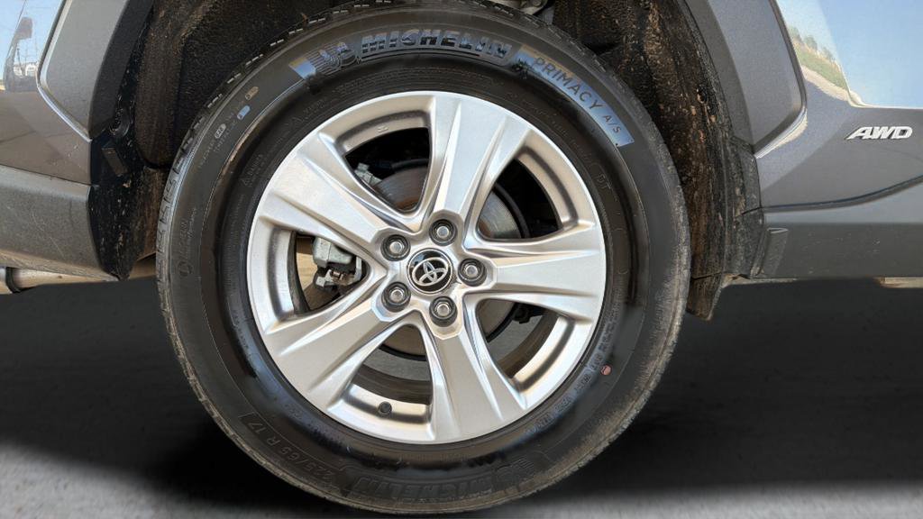Used 2025 Toyota RAV4 XLE image 24
