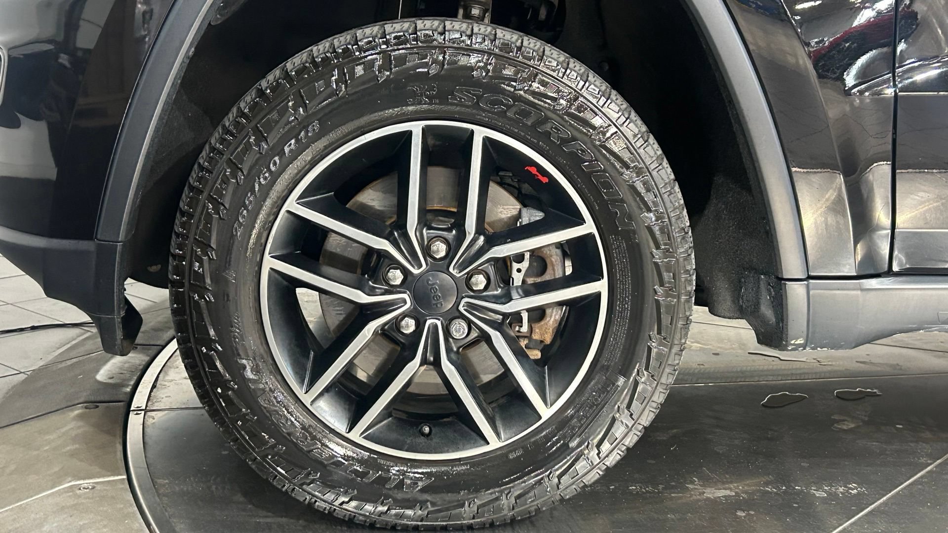 Used 2019 Jeep Grand Cherokee Trailhawk AWD/4WD image 22