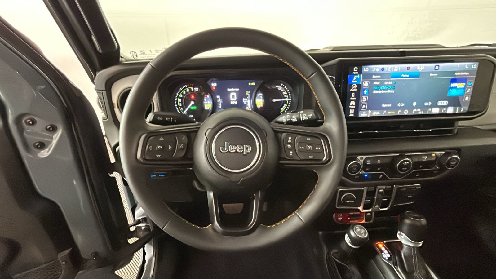 Used 2024 Jeep Wrangler Unlimited AWD/4WD image 16