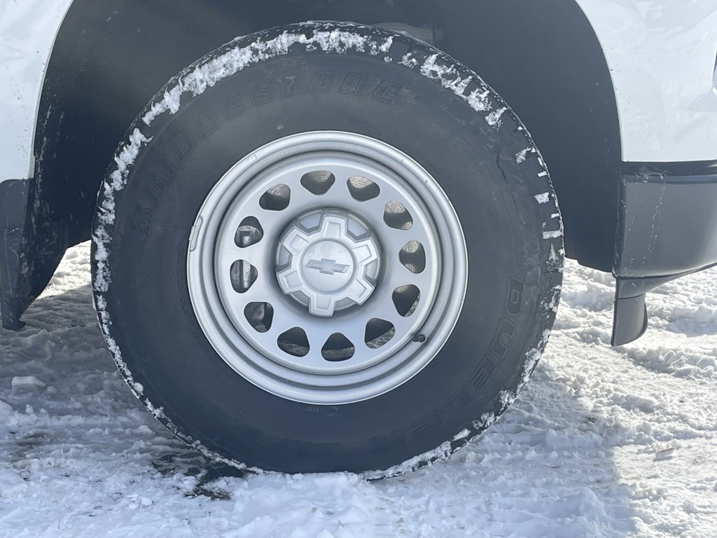 Certified 2025 Chevrolet Silverado 1500 W/T w/ WT Value Package image 9