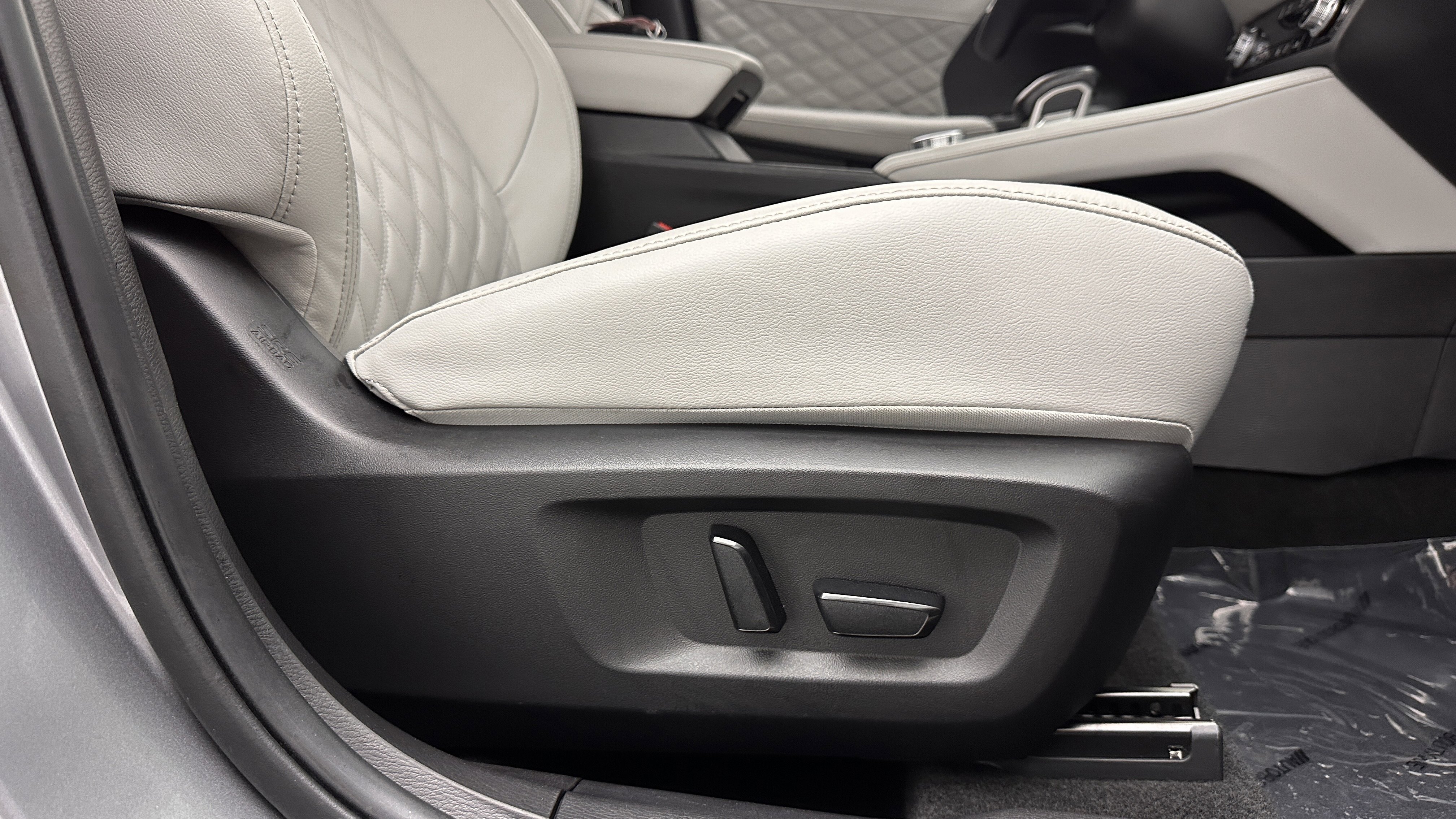 Used 2024 Mitsubishi Outlander SEL FWD image 36